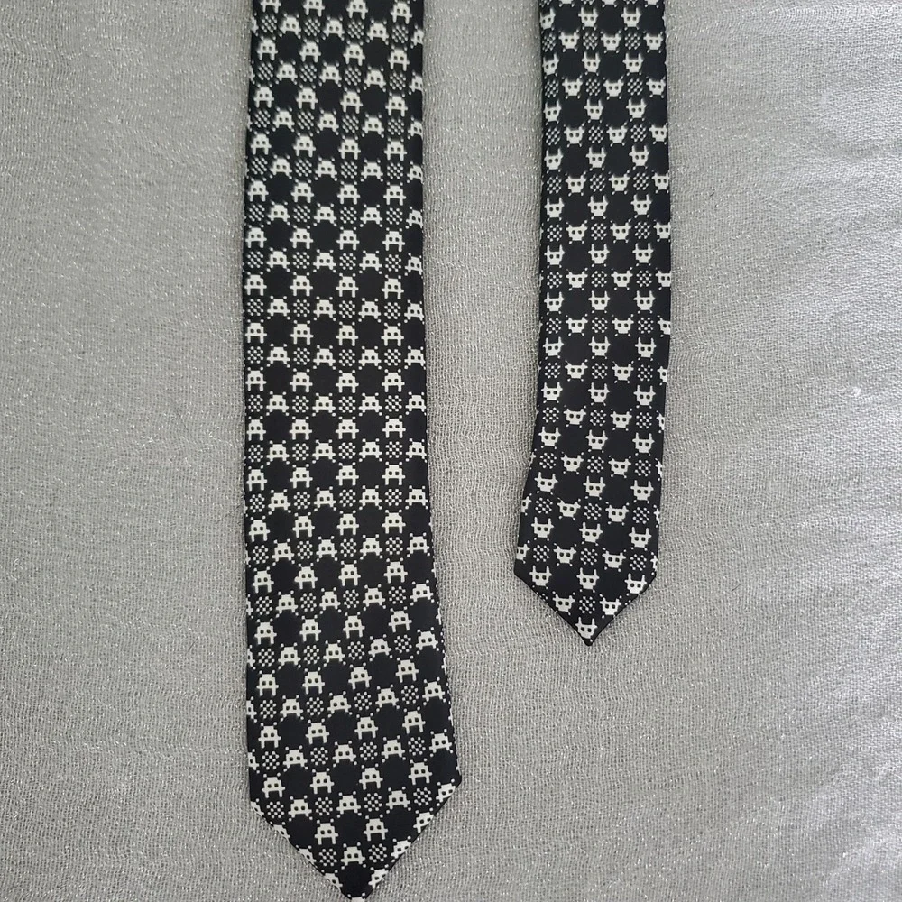 Black Tie Geek Space Invaders Retro Gaming 8-Bit Pixel Atari Necktie Black White